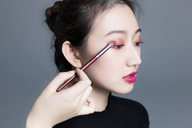 在北京想学化妆学费大概要需要多少